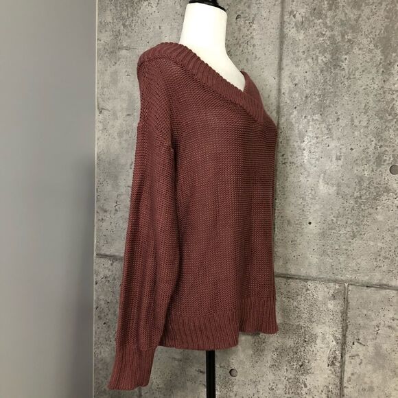 🚨 Design Lab Lord & Taylor Knitted V neck Sweater - Picture 2 of 6